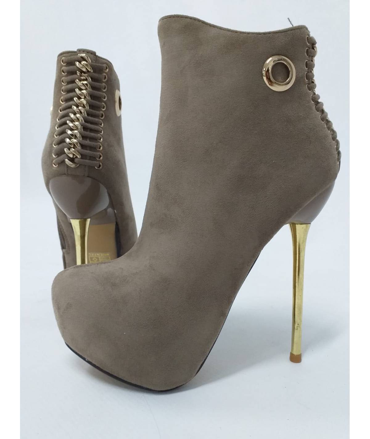 BOTIN CUERDA CADENA DETRAS